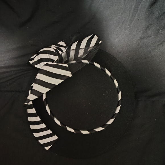 Fancy hat - Picture 4 of 8